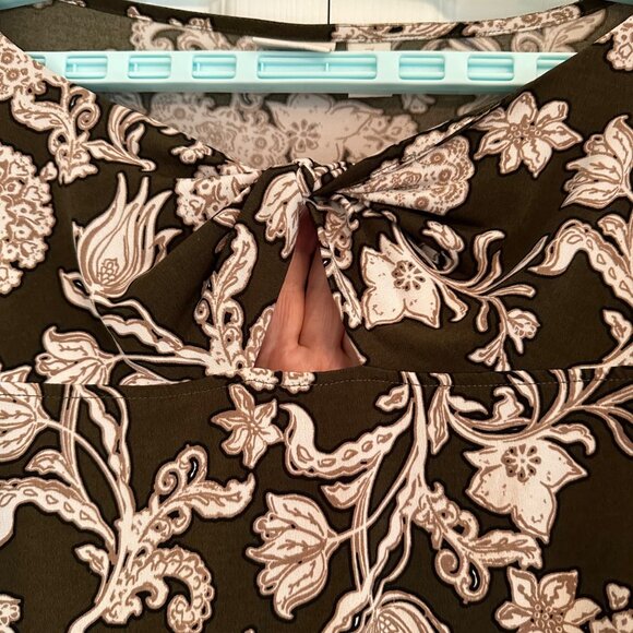 Chico's Women's Dark Floral Print Keyhole 3/4 Sleeve Blouse Size 3 Boho Peasant - Picture 2 of 9